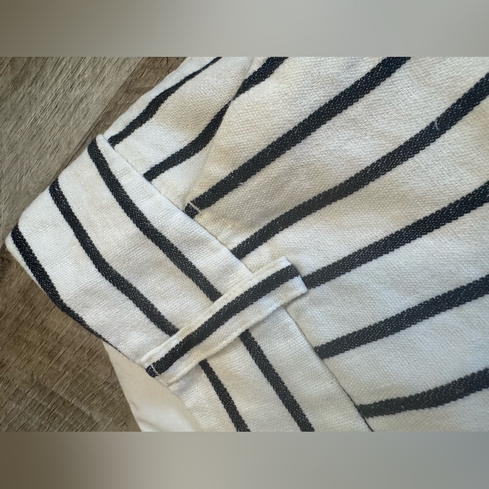 Express size 4 midi low rise, dressy look white jean shorts, thin pinstripe - Picture 3 of 10